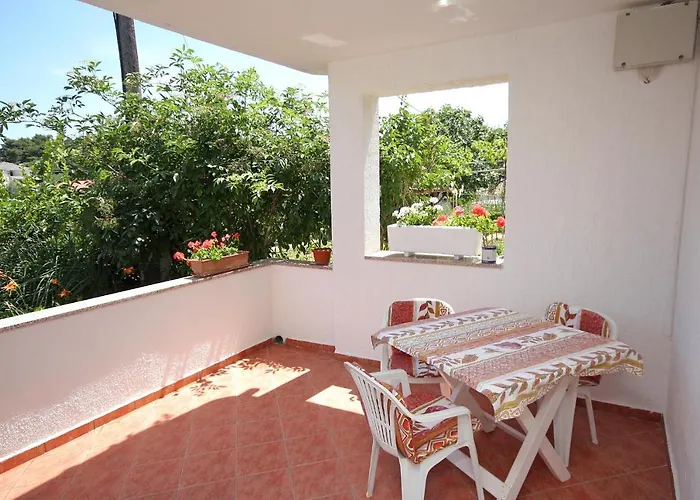 Apartament Family-friendly With Swimming Pool Banjol, Rab - 5007