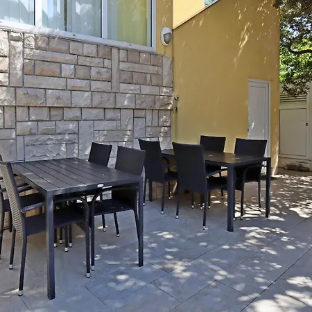 Διαμέρισμα Family-friendly With Swimming Pool Banjol, Rab - 5007