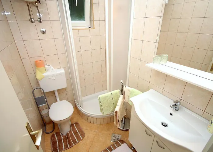 Appartamento Family-friendly With Swimming Pool Banjol, Rab - 5007